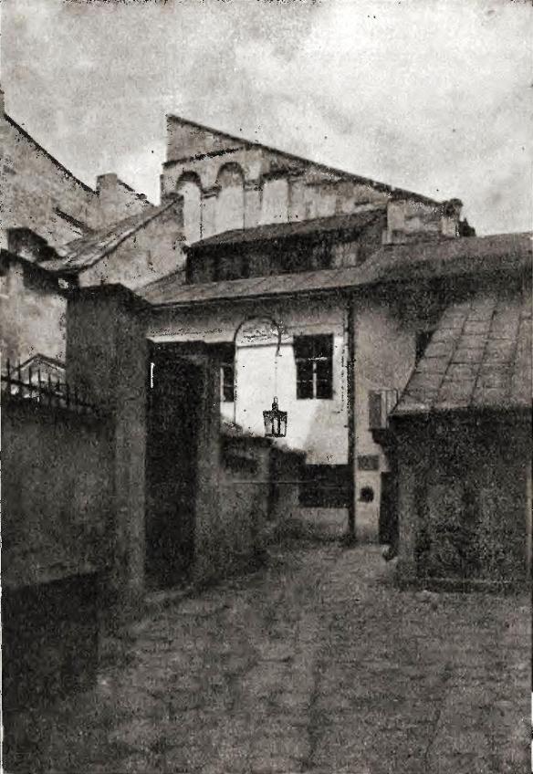 The Golden Rose synagogue in 1916