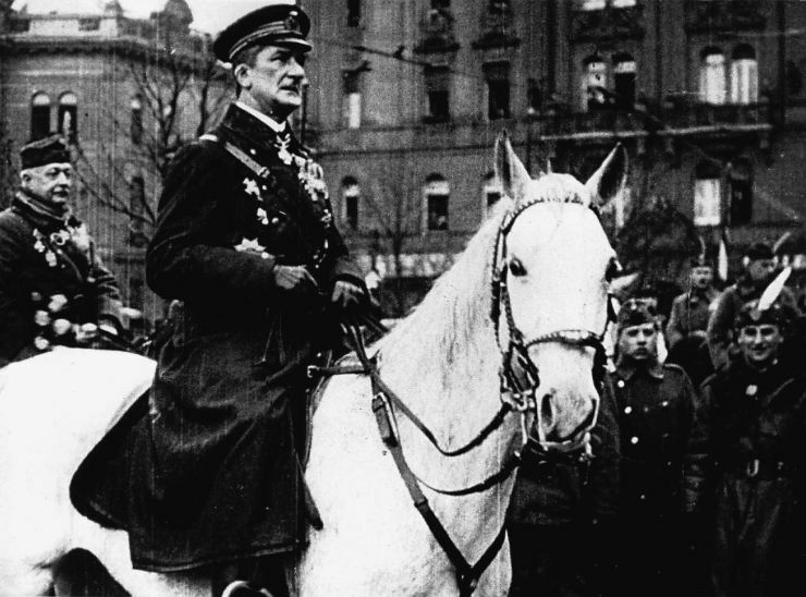 The Man On A White Horse - Horthy rides into Budapest
